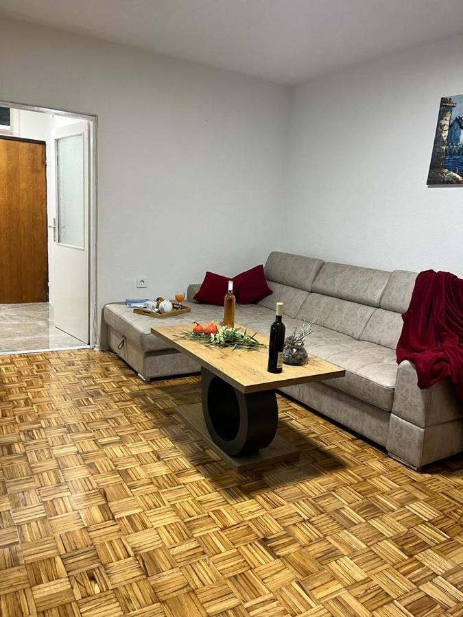 Stan Na Dan Kozarska Dubica Apartman Bosanska Dubica Kültér fotó