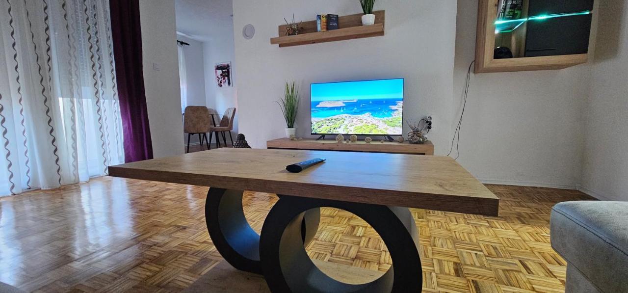Stan Na Dan Kozarska Dubica Apartman Bosanska Dubica Kültér fotó