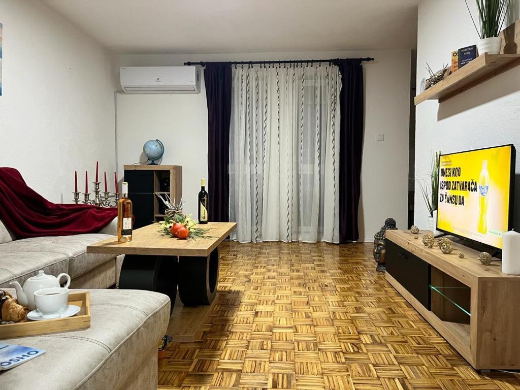 Stan Na Dan Kozarska Dubica Apartman Bosanska Dubica Kültér fotó